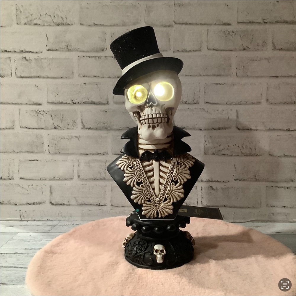 GOBLIN & GHOUL 16in Led Skeleton Gent Bust Decor